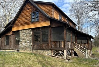 Building Photo - 5 Riverby Ln