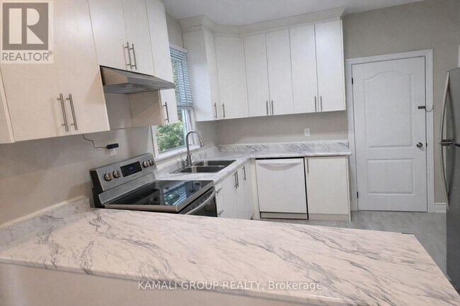 Photo du bâtiment - 4554 Third Ave