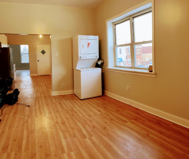 Building Photo - 1315 W 31st St
