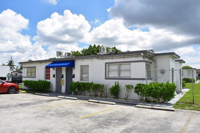 Building Photo - AVAILABLE NOW: For Rent - 1/1 Apartment fo...