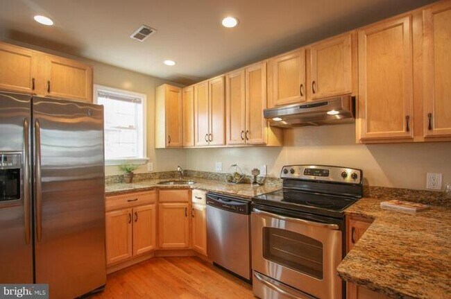 Building Photo - 1649 Kramer St NE