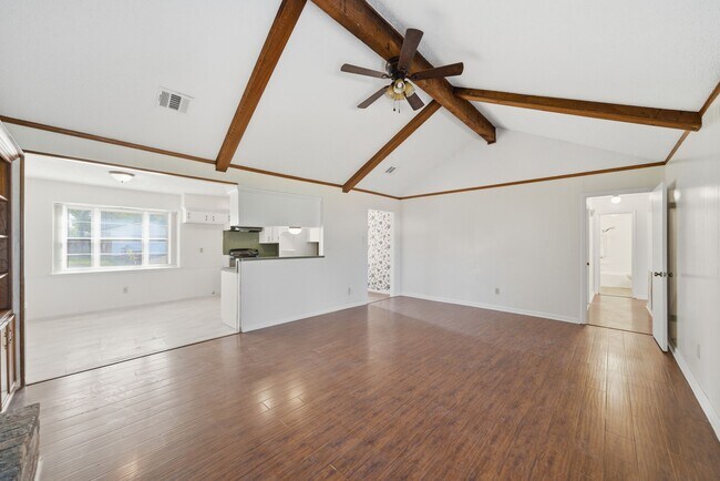 Foto del edificio - 122 White Cedar St