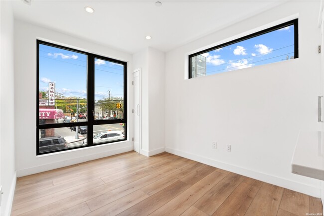 Building Photo - 901 60th St