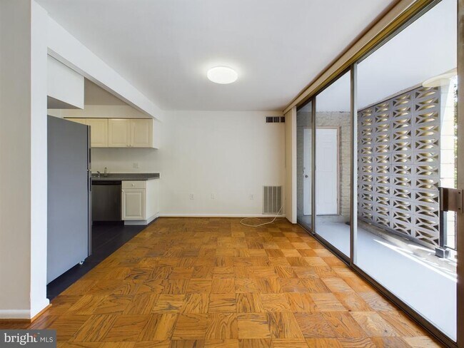 Building Photo - 7753 Patriot Dr