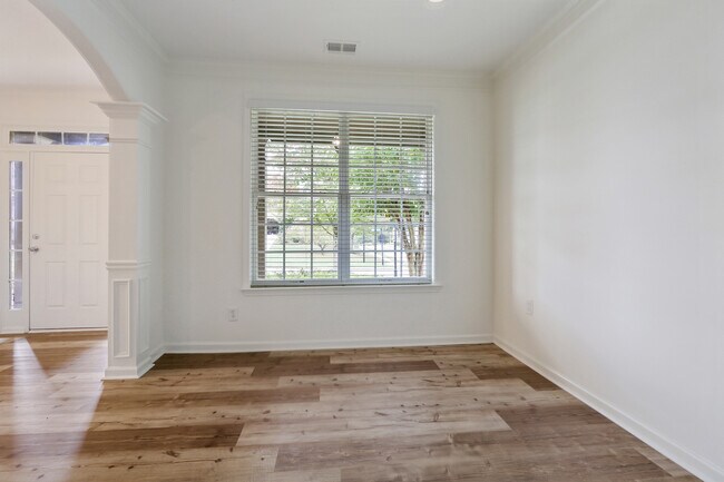 Foto del edificio - 4620 Heathcliff Way