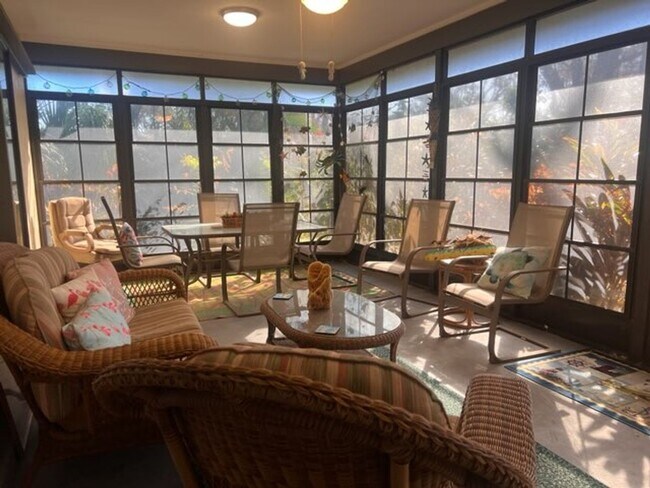 Building Photo - Bring your dog!  2 bedroom, 2 bath, Single family home in South Venice