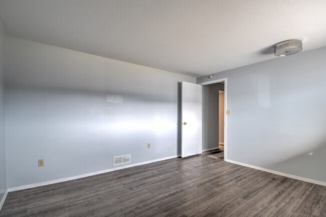 Photo du bâtiment - 7421 Tronson Rd