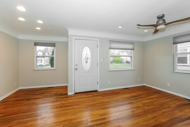 Foto del edificio - 4914 Lincoln Ave