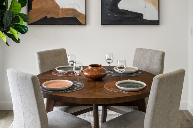 Building Photo - 28 Heritage Mnr