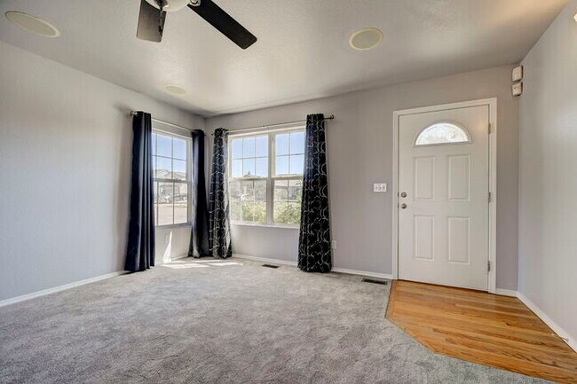 Building Photo - 2233 Pinyon Jay Dr