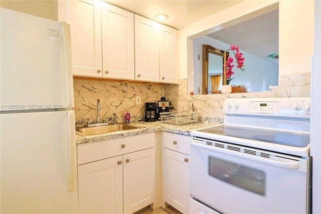 Foto del edificio - 2999 Point E Dr