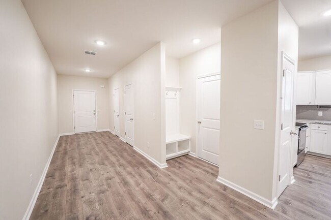 Building Photo - 166 Benelli Dr