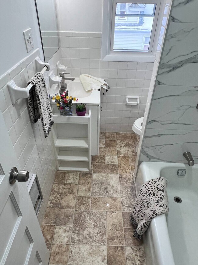 Foto del edificio - 2036 Guilderland Ave