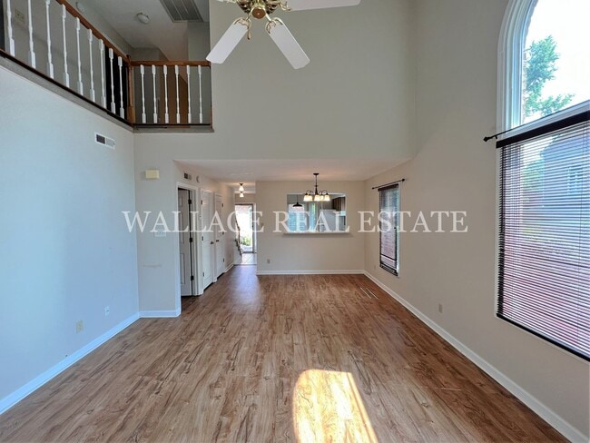 Building Photo - FARRAGUT 3 BDRM / 2.5 BATH CONDO WITH PRIV...