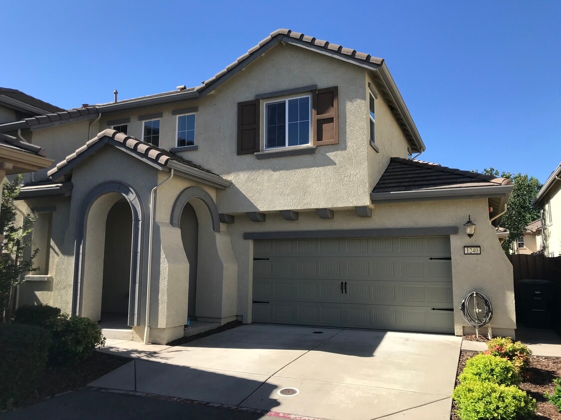 Primary Photo - 1240 Landmark Cir