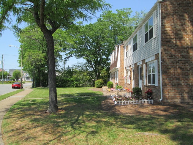 Building Photo - 1124 Chisholm Cir