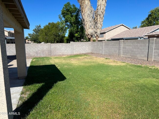Building Photo - 434 W Fabens Ln