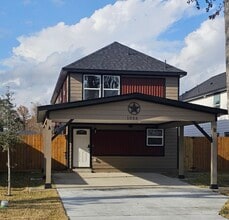 Building Photo - 1056 North Ln