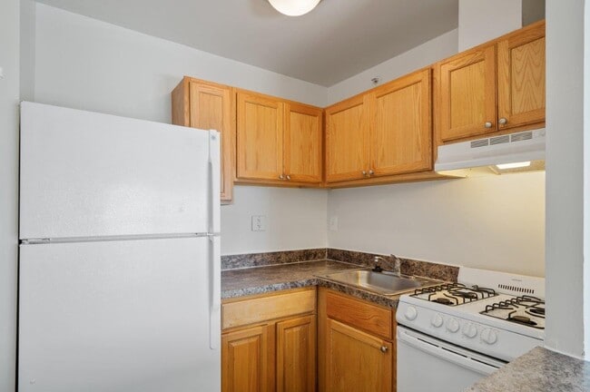 Building Photo - Cedar Gardens and Towers Apartments and To...