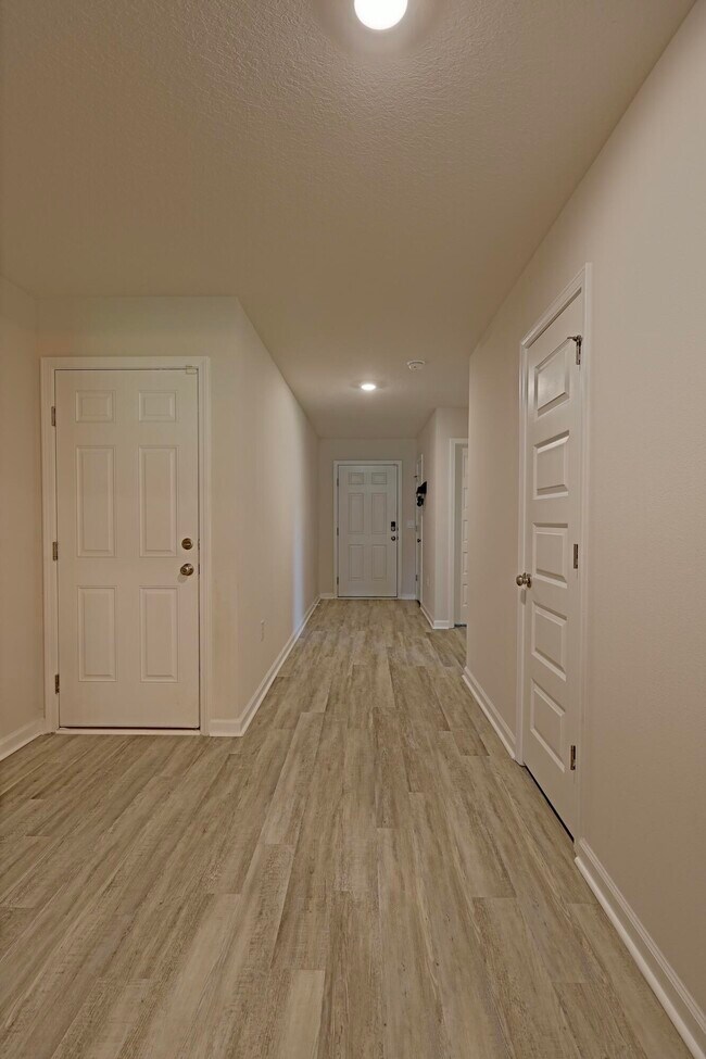 Building Photo - 8604 Tarsus Dr