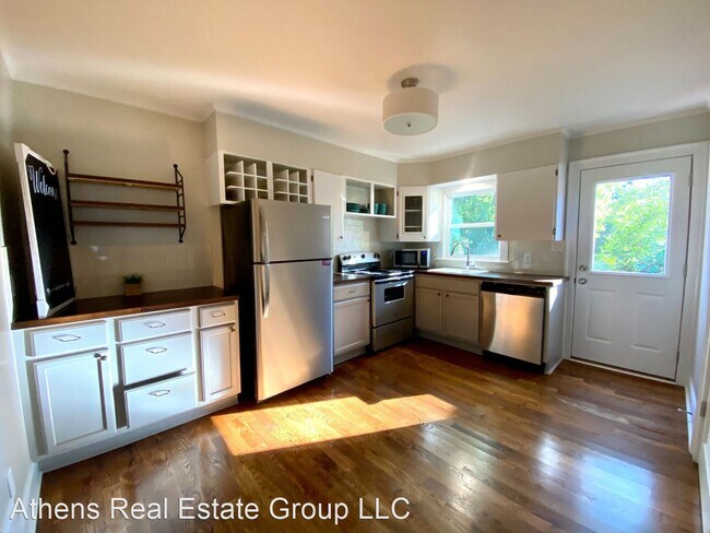 Building Photo - 2 br, 1 bath House - 595 Pinecrest Drive
