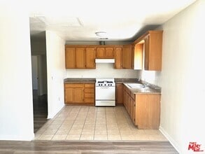 Building Photo - 1256 W 25th St