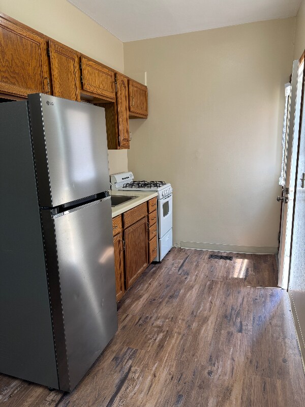 Foto principal - 724 Fulton St W