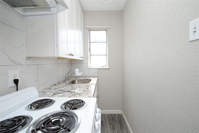 Building Photo - 2501 Yoakum Blvd