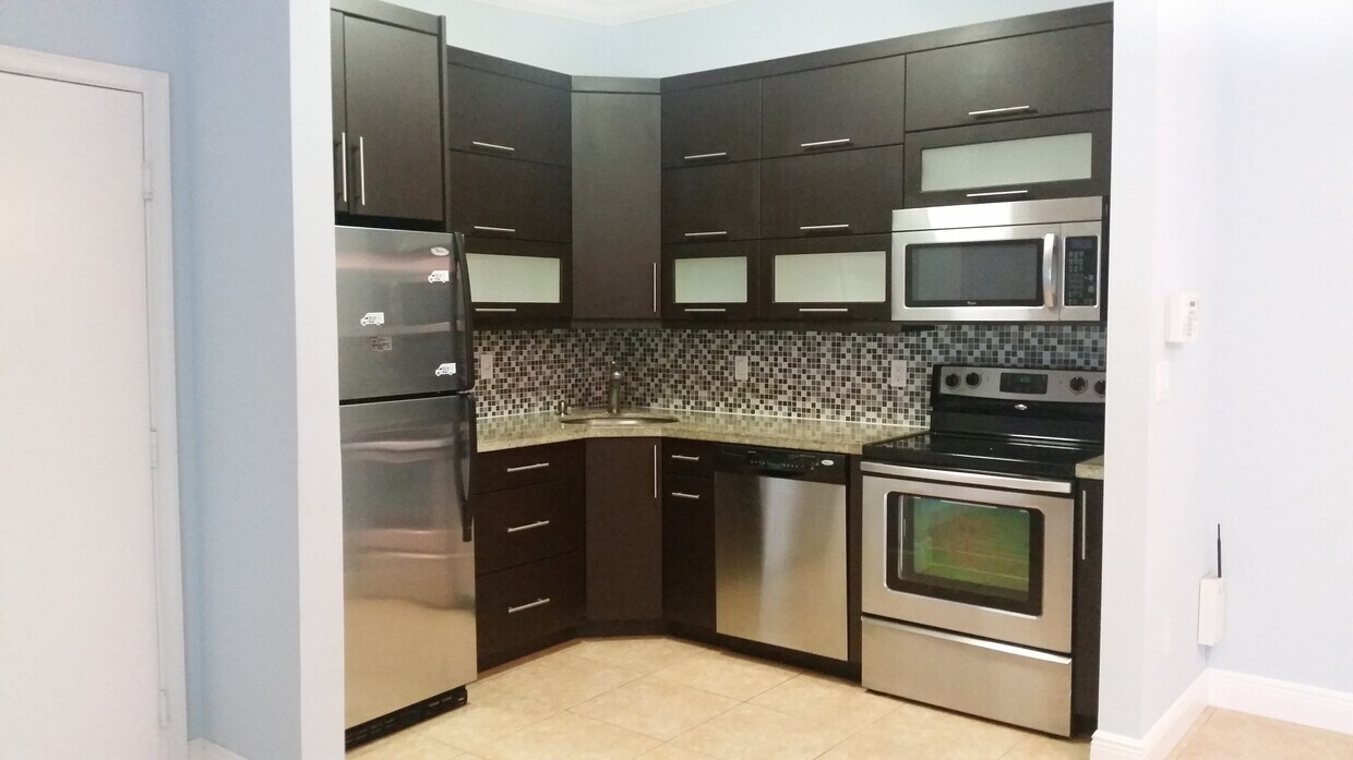 Foto principal - 9755 W McNab Rd