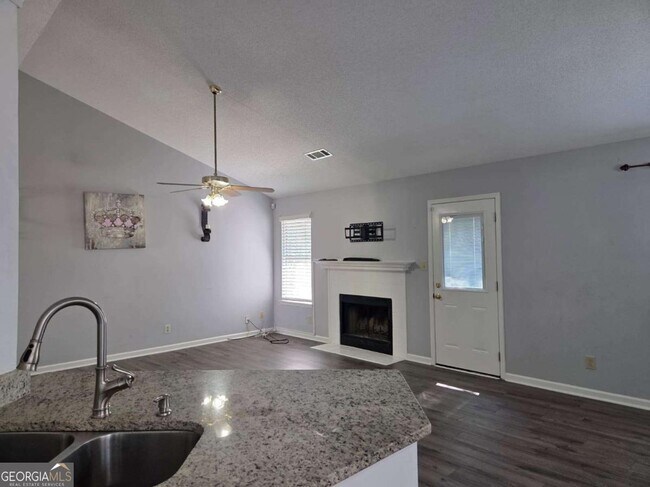 Building Photo - 1155 Riverside Trce
