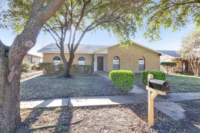 Building Photo - 2709 Rickenbacker Dr