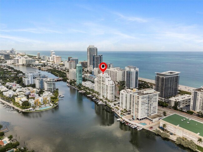 Foto del edificio - 5900 Collins Ave