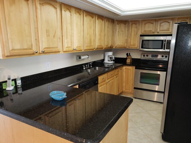 Building Photo - 2400 N Ocean Dr