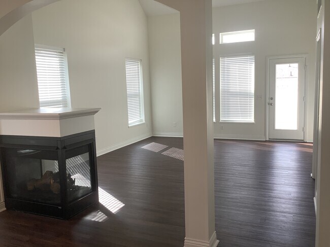 Building Photo - 1067 Eberton Avenue