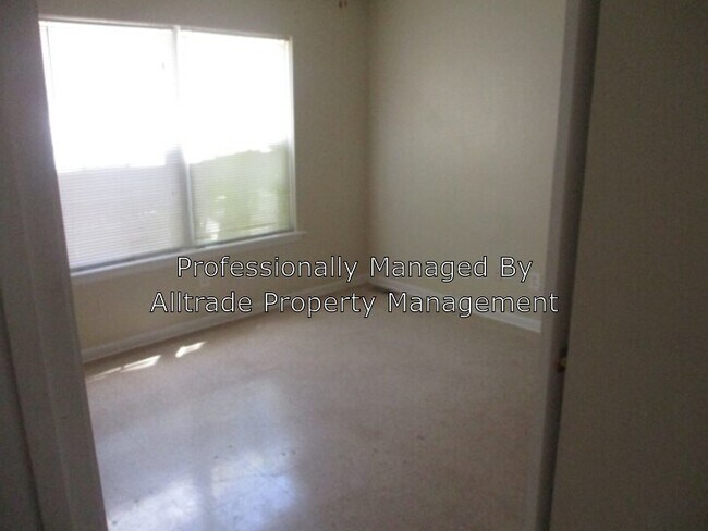 Foto del edificio - 2820 Finn Ave