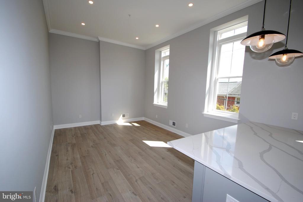 Foto principal - 23 E Union St