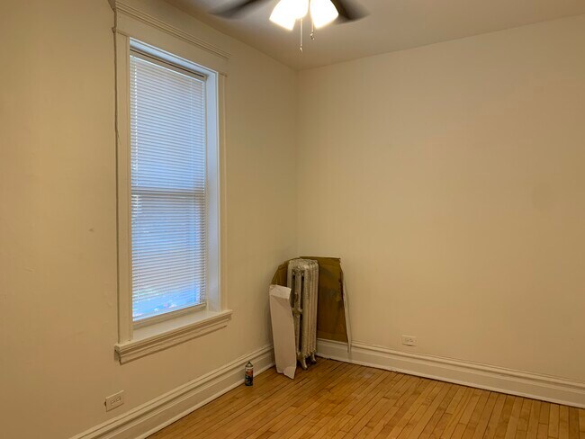 Foto del edificio - 1045 W Barry Ave