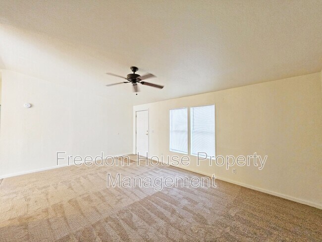Foto del edificio - 4400 Vicki Ann Rd