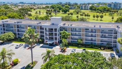 Building Photo - 2800 N Palm Aire Dr