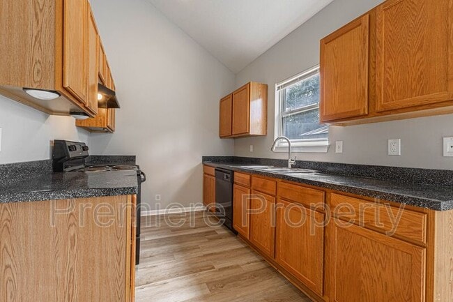 Foto del edificio - 7957 Parallel Pkwy