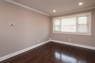 Interior Photo - Cambridge Manor