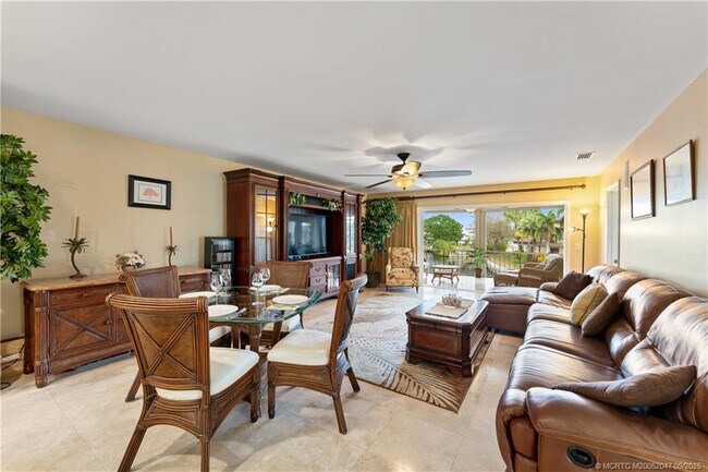 Foto del edificio - 3901 SE St Lucie Blvd