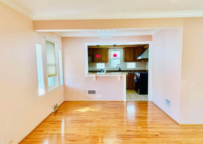 Foto del edificio - 6606 N Damen Ave