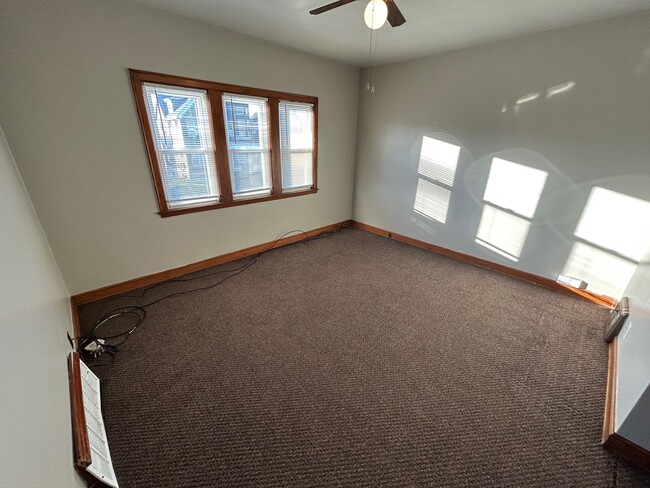 Foto del edificio - Charming 2BED/1BATH Southside Upper