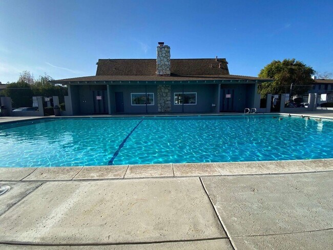 Building Photo - 3 br, 2.5 bath House - 14695 Redhill Avenue