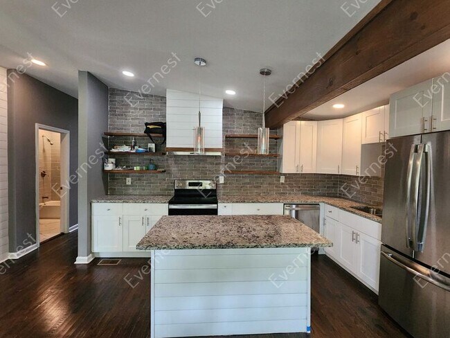 Building Photo - 2713 Glenvalley Dr