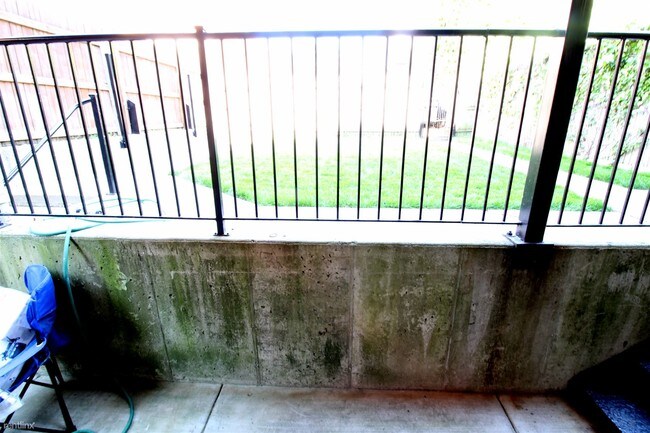 Foto del edificio - 953 N Damen Ave