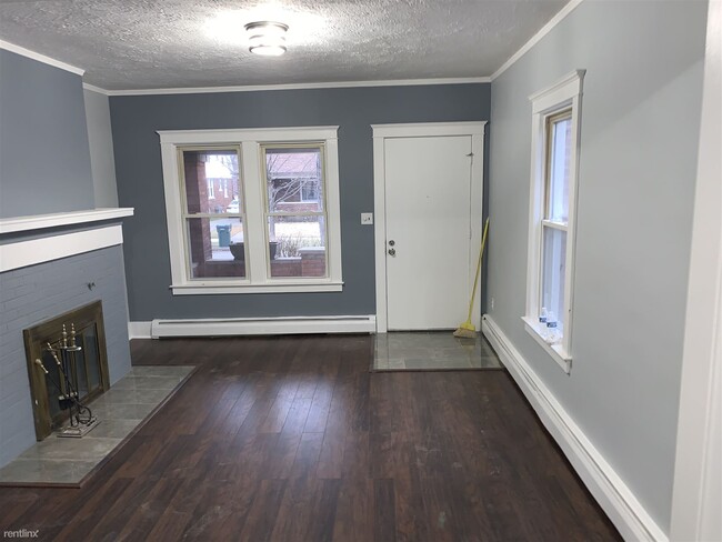 Building Photo - 3 br, 2.5 bath House - 22232 Tenny St