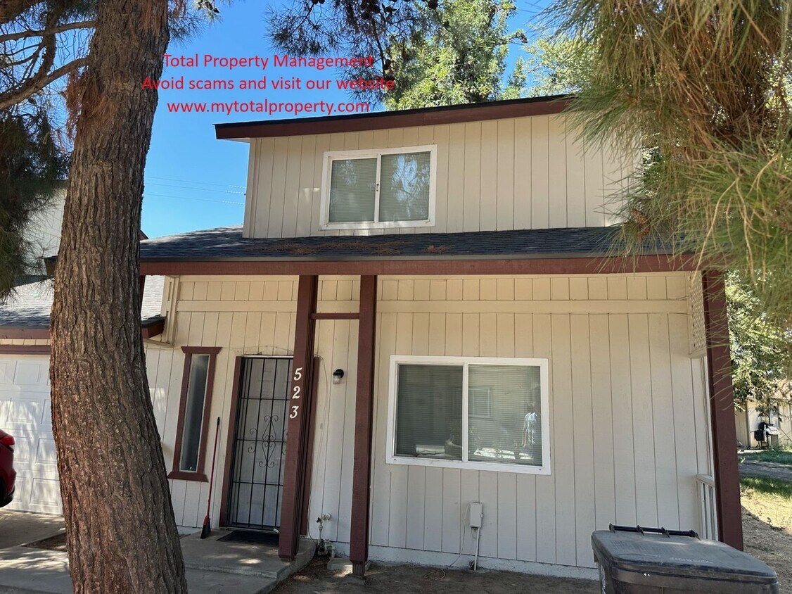 Primary Photo - 523 W Meadow Ct