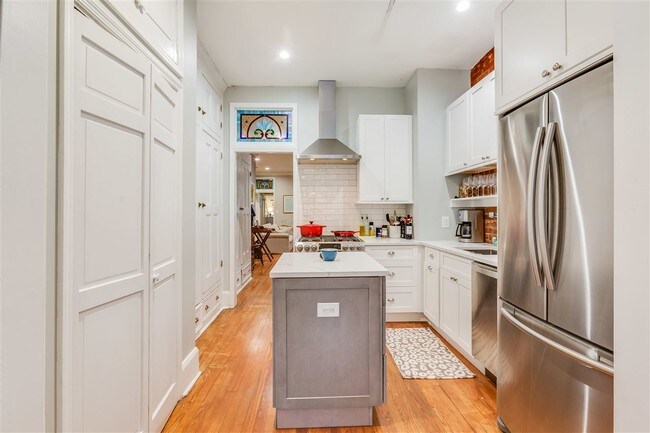 Building Photo - 933 Willow Ave